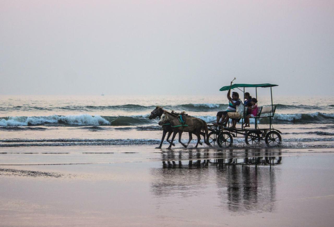 Maitreya Beach Resort Diveagar Exterior photo