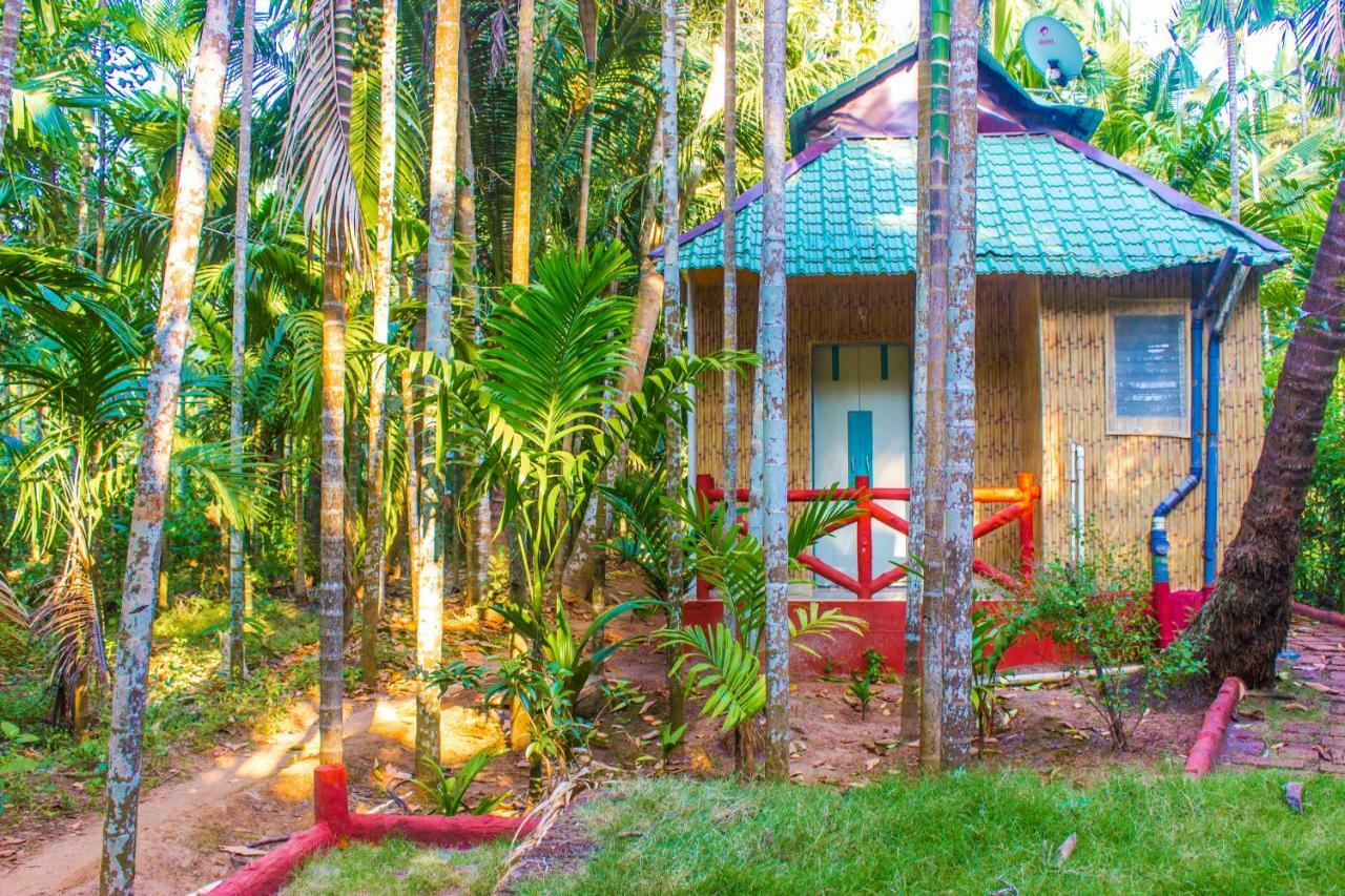 Maitreya Beach Resort Diveagar Exterior photo